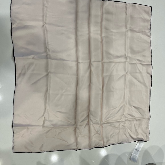 ORIGINAL GUCCI brand new silk bamboo scarf - Picture 3 of 3